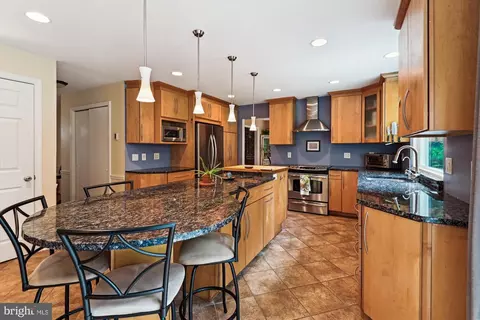 Kitchen - 2104 Harbor Dr, Annapolis, MD 21409 photo 3 of 4