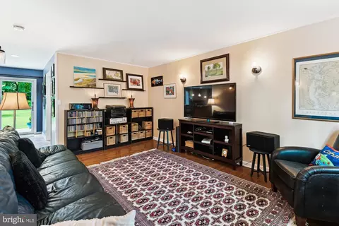 Living - 2104 Harbor Dr, Annapolis, MD 21409 photo 5 of 6