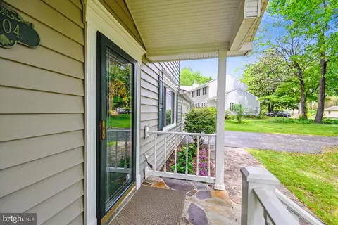 Exterior - 2104 Harbor Dr, Annapolis, MD 21409 photo 9 of 24