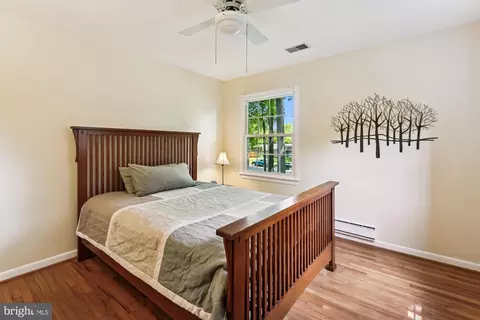 Bedroom - 2104 Harbor Dr, Annapolis, MD 21409 photo 8 of 11