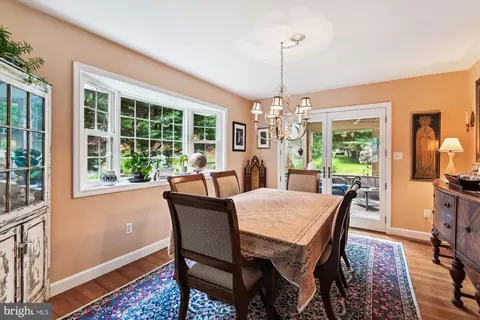 Dining - 2104 Harbor Dr, Annapolis, MD 21409 photo 2 of 4