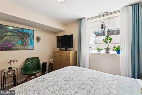 Bedroom - 2104 Harbor Dr, Annapolis, MD 21409 photo 10 of 11