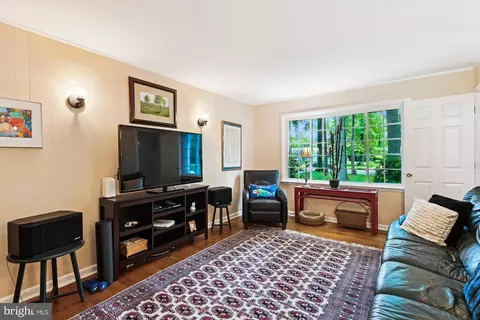 Living - 2104 Harbor Dr, Annapolis, MD 21409 photo 2 of 6