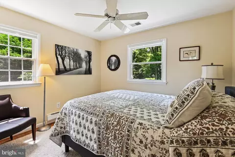 Bedroom - 2104 Harbor Dr, Annapolis, MD 21409 photo 3 of 11