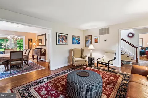 Living - 2104 Harbor Dr, Annapolis, MD 21409 photo 4 of 6
