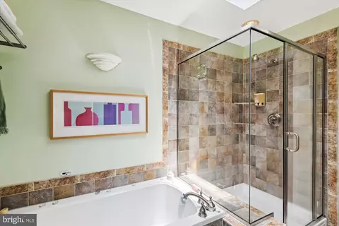 Bath - 2104 Harbor Dr, Annapolis, MD 21409 photo 2 of 5