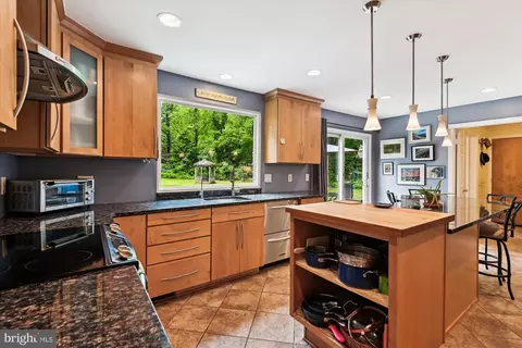 Kitchen - 2104 Harbor Dr, Annapolis, MD 21409 photo 4 of 4