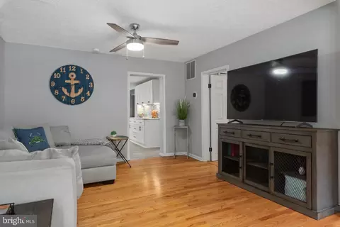 Entry Way - 735 Cottage Dr, Arnold, MD 21012 photo 4 of 6