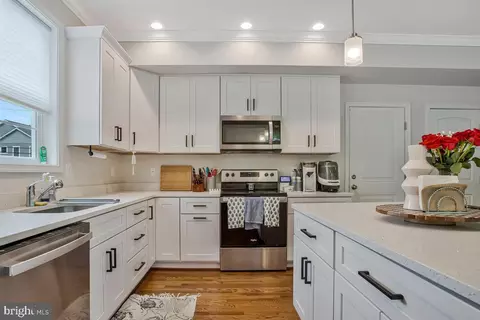 Kitchen - 1636 Chesapeake Ln, Edgewater, MD 21037 photo 4 of 4