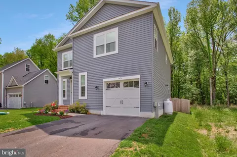 Exterior - 1636 Chesapeake Ln, Edgewater, MD 21037 photo 4 of 11