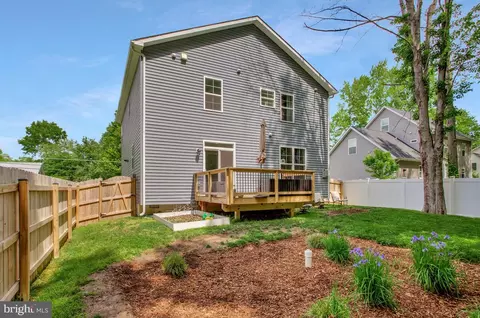 Exterior - 1636 Chesapeake Ln, Edgewater, MD 21037 photo 8 of 11