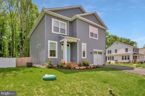 Exterior - 1636 Chesapeake Ln, Edgewater, MD 21037 photo 5 of 11