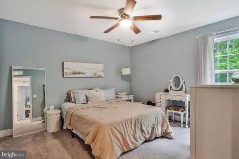 Bedroom - 1636 Chesapeake Ln, Edgewater, MD 21037 photo 5 of 6