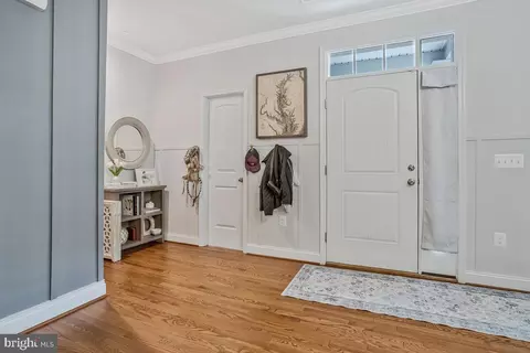 Entry Way - 1636 Chesapeake Ln, Edgewater, MD 21037 photo 1 of 5
