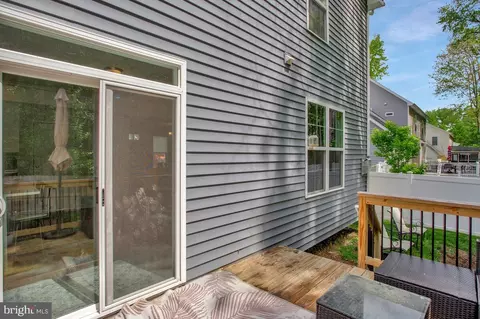 Exterior - 1636 Chesapeake Ln, Edgewater, MD 21037 photo 7 of 11
