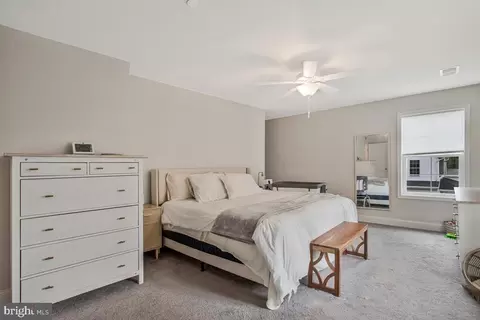 Bedroom - 1636 Chesapeake Ln, Edgewater, MD 21037 photo 3 of 6