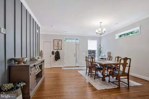 Entry Way - 1636 Chesapeake Ln, Edgewater, MD 21037 photo 2 of 5