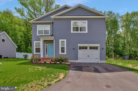 Exterior - 1636 Chesapeake Ln, Edgewater, MD 21037 photo 2 of 11