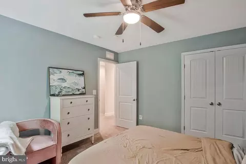 Bedroom - 1636 Chesapeake Ln, Edgewater, MD 21037 photo 6 of 6