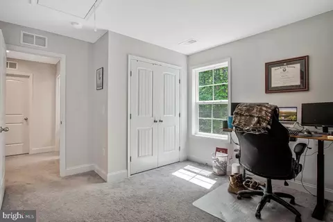 Entry Way - 1636 Chesapeake Ln, Edgewater, MD 21037 photo 5 of 5