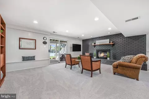 Living - 857 Spriggs Ct, Arnold, MD 21012 photo 1 of 2