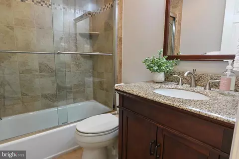 Bath - 857 Spriggs Ct, Arnold, MD 21012 photo 2 of 3