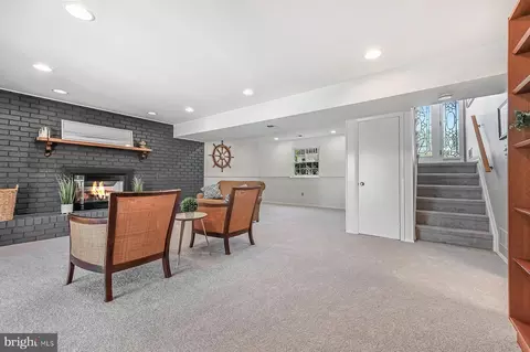Living - 857 Spriggs Ct, Arnold, MD 21012 photo 2 of 2