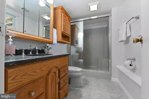 Bath - 857 Spriggs Ct, Arnold, MD 21012 photo 3 of 3