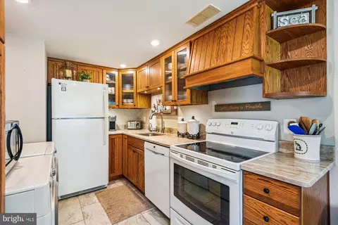 Kitchen - 1915 Topanga, Crofton, MD 21114 photo 1 of 2