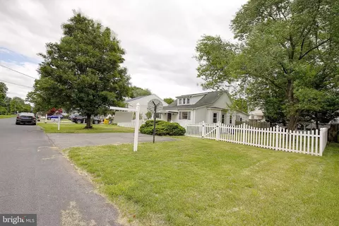 807 Riverside Dr, Pasadena, MD 21122