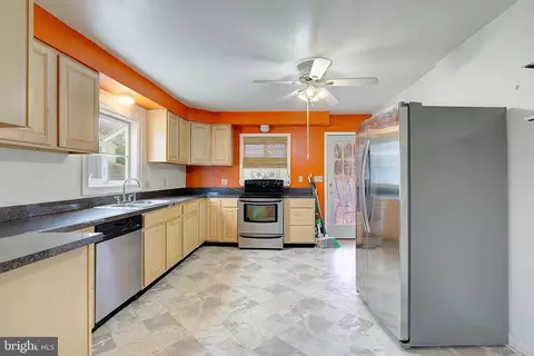 Kitchen - 807 Riverside Dr, Pasadena, MD 21122 photo 1 of 3