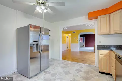 Entry Way - 807 Riverside Dr, Pasadena, MD 21122 photo 2 of 2