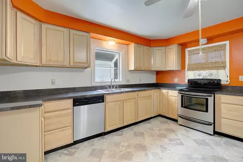 Kitchen - 807 Riverside Dr, Pasadena, MD 21122 photo 2 of 3
