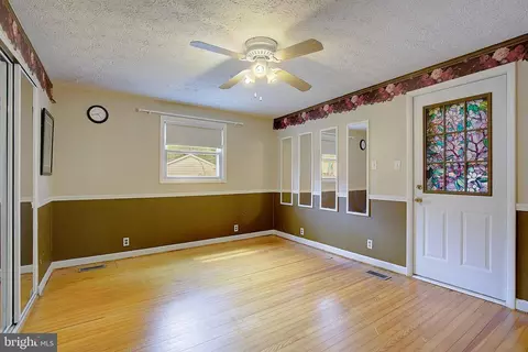 Bedroom - 807 Riverside Dr, Pasadena, MD 21122 photo 3 of 4