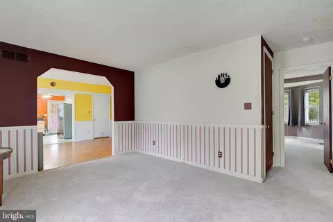 Living - 807 Riverside Dr, Pasadena, MD 21122 photo 2 of 5