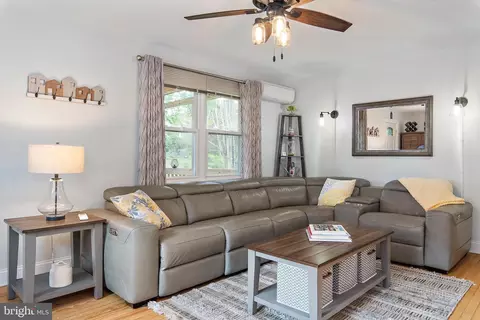 111 Linden Ave, Pasadena, MD 21122 photo 7