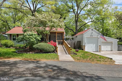111 Linden Ave, Pasadena, MD 21122