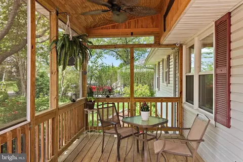 111 Linden Ave, Pasadena, MD 21122 photo 4