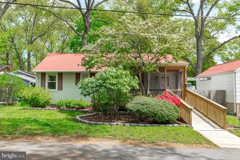 111 Linden Ave, Pasadena, MD 21122 photo 2