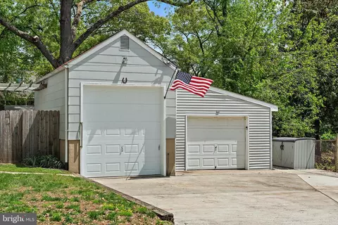 111 Linden Ave, Pasadena, MD 21122 photo 3