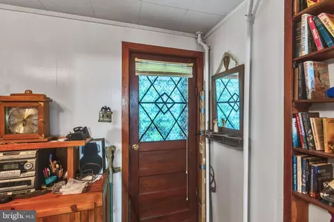 8235 Elvaton Dr, Pasadena, MD 21122 photo 3