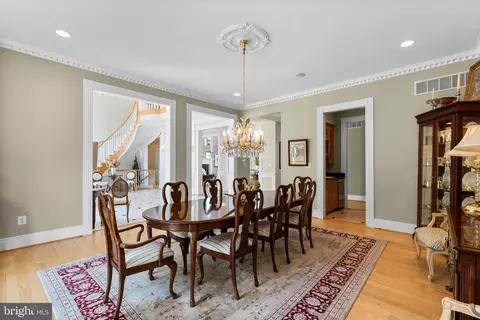 Dining - 285 Eagle Hill Rd, Pasadena, MD 21122 photo 2 of 3
