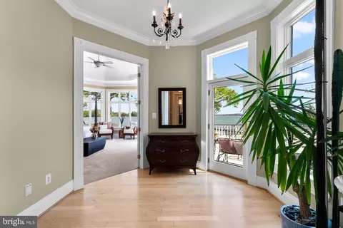 Entry Way - 285 Eagle Hill Rd, Pasadena, MD 21122 photo 4 of 5