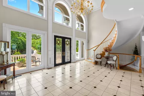 Entry Way - 285 Eagle Hill Rd, Pasadena, MD 21122 photo 1 of 5
