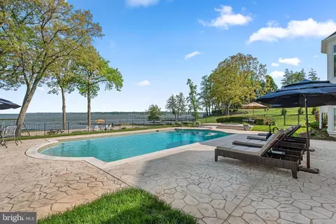 Exterior - 285 Eagle Hill Rd, Pasadena, MD 21122 photo 8 of 14
