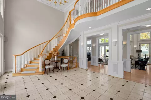Entry Way - 285 Eagle Hill Rd, Pasadena, MD 21122 photo 2 of 5