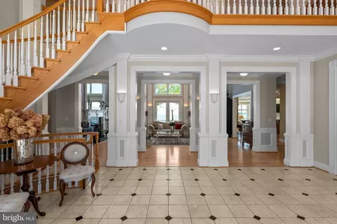 Entry Way - 285 Eagle Hill Rd, Pasadena, MD 21122 photo 3 of 5
