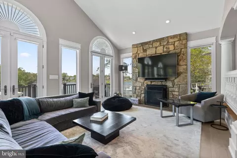Living - 910 Lynch Dr, Arnold, MD 21012 photo 1 of 3