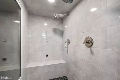 Bath - 910 Lynch Dr, Arnold, MD 21012 photo 7 of 7