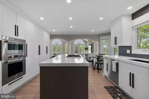 Kitchen - 910 Lynch Dr, Arnold, MD 21012 photo 4 of 5